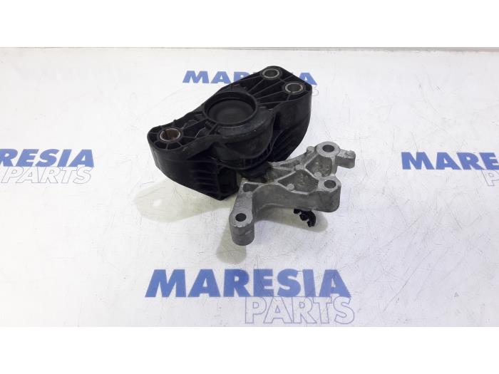 Usagé Support moteur Renault Megane IV Estate (RFBK) 1.2 Energy TCE 130 Prix € 75,00 Règlement à la marge proposé par Maresia Parts