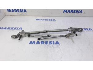 Used Wiper mechanism Renault Megane IV Estate (RFBK) 1.2 Energy TCE 130 Price € 75,00 Margin scheme offered by Maresia Parts