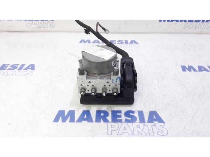 Begagnade ABS-pump Renault Megane IV Estate (RFBK) 1.2 Energy TCE 130 Pris € 199,99 Marginaltabell erbjuds av Maresia Parts