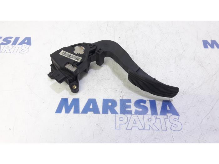 Begagnade Gaspedalsensor Renault Megane IV Estate (RFBK) 1.2 Energy TCE 130 Pris € 45,00 Marginaltabell erbjuds av Maresia Parts