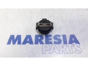 Used Rain sensor Renault Megane IV Estate (RFBK) 1.2 Energy TCE 130 Price € 15,00 Margin scheme offered by Maresia Parts