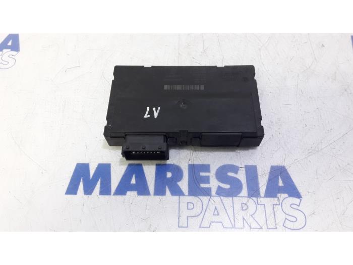 Begagnade PDC-modul Renault Megane IV Estate (RFBK) 1.2 Energy TCE 130 Pris € 75,00 Marginaltabell erbjuds av Maresia Parts