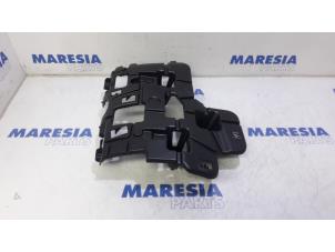Used Rear bumper frame Renault Megane IV Estate (RFBK) 1.2 Energy TCE 130 Price € 25,00 Margin scheme offered by Maresia Parts