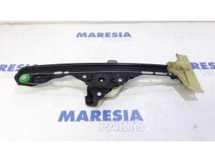 Używane Mechanizm szyby prawej tylnej wersja 4-drzwiowa Citroen C4 Picasso (3D/3E) 1.6 BlueHDI 120 Cena € 69,99 Procedura marży oferowane przez Maresia Parts