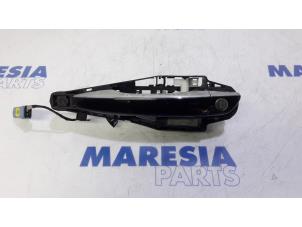Usagé Poignée de porte avant gauche Citroen C4 Picasso (3D/3E) 1.6 BlueHDI 120 Prix € 50,00 Règlement à la marge proposé par Maresia Parts