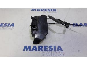 Used Front door lock mechanism 4-door, right Citroen C4 Picasso (3D/3E) 1.6 BlueHDI 120 Price € 60,00 Margin scheme offered by Maresia Parts