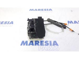 Usagé Serrure portière mécanique 4portes arrière droite Citroen C4 Picasso (3D/3E) 1.6 BlueHDI 120 Prix € 60,00 Règlement à la marge proposé par Maresia Parts