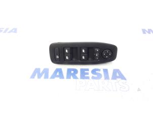 Usados Interruptor combinado de ventanillas Peugeot 2008 (CU) 1.2 12V e-THP PureTech 110 Precio € 65,00 Norma de margen ofrecido por Maresia Parts