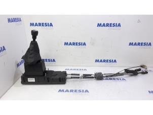 Używane Dzwignia zmiany biegów Citroen C4 Picasso (3D/3E) 1.6 BlueHDI 120 Cena € 105,00 Procedura marży oferowane przez Maresia Parts