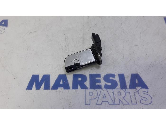 Luftmengenmesser van een Citroën C4 Picasso (3D/3E) 1.6 BlueHDI 120 2015