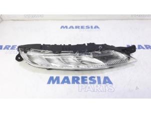 Usagé Veilleuse droite Citroen C4 Picasso (3D/3E) 1.6 BlueHDI 120 Prix € 105,00 Règlement à la marge proposé par Maresia Parts