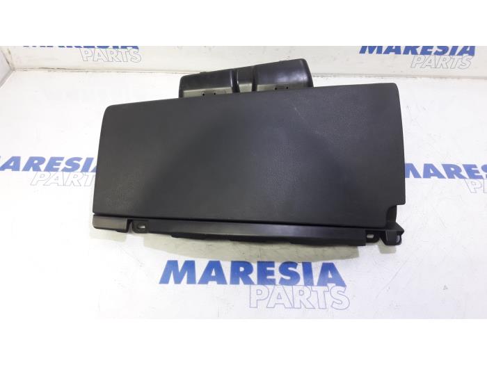 Begagnade Handskfack Citroen Berlingo Cinqspace, Multispace 1.6i Pris € 30,00 Marginaltabell erbjuds av Maresia Parts