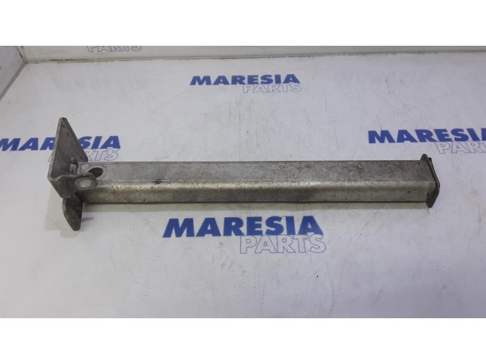 Usagé Faux châssis Citroen C4 Picasso (UD/UE/UF) 2.0 HDiF 16V 135 Prix € 30,00 Règlement à la marge proposé par Maresia Parts
