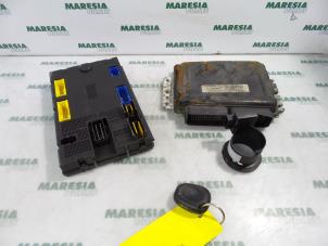 Usagé Ordinateur gestion moteur Renault Espace (JE) 2.0 16V Prix € 131,25 Règlement à la marge proposé par Maresia Parts