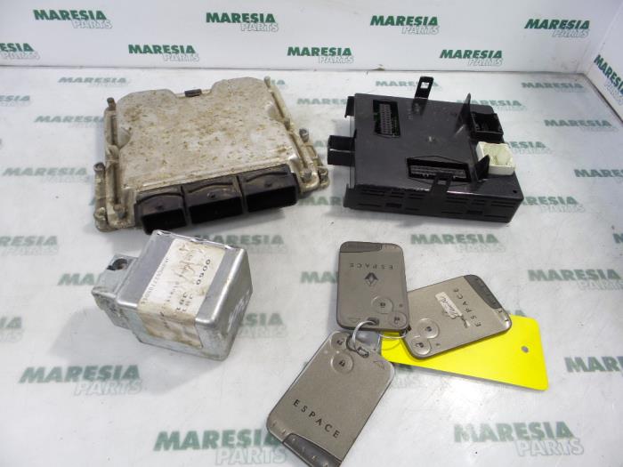 Usagé Ordinateur gestion moteur Renault Espace (JK) 2.2 dCi 150 16V Grand Espace Prix € 210,00 Règlement à la marge proposé par Maresia Parts