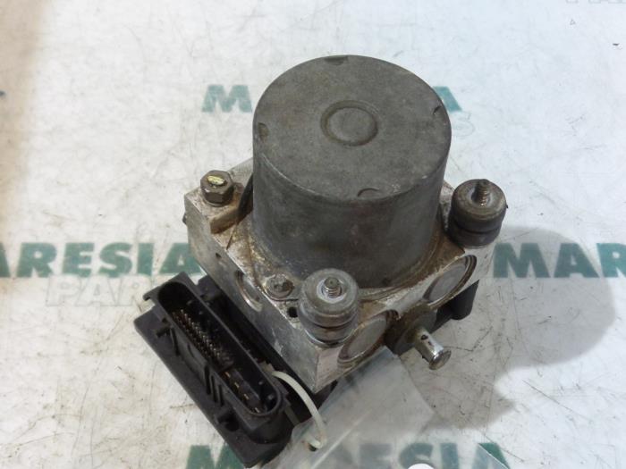 Usagé Bloc ABS Fiat Stilo MW (192C) 1.9 JTD 115 Prix € 75,00 Règlement à la marge proposé par Maresia Parts