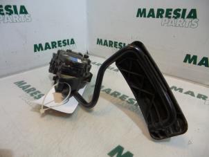 Używane Czujnik polozenia pedalu gazu Renault Espace (JK) 2.2 dCi 150 16V Grand Espace Cena € 40,00 Procedura marży oferowane przez Maresia Parts