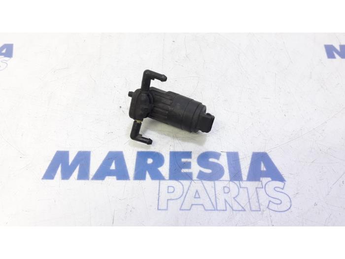 Używane Pompa spryskiwacza przód Opel Combo Mk.III (D) 1.3 CDTI 16V Cena € 24,20 Z VAT oferowane przez Maresia Parts
