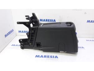 Used Armrest Peugeot 5008 I (0A/0E) 1.6 HDiF 16V Price € 75,00 Margin scheme offered by Maresia Parts