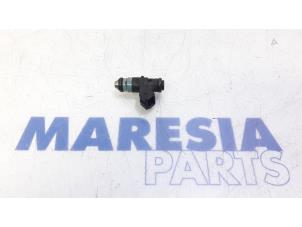 Used Injector (petrol injection) Renault Megane II (BM/CM) 1.4 16V 98 Price € 20,00 Margin scheme offered by Maresia Parts