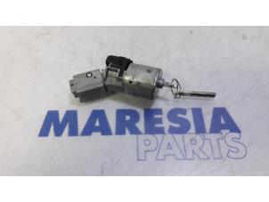 Used Ignition lock + key Peugeot 5008 I (0A/0E) 1.6 HDiF 16V Price € 40,00 Margin scheme offered by Maresia Parts