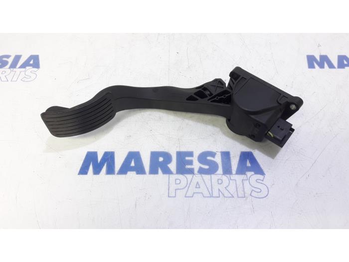 Begagnade Gaspedalsensor Peugeot 5008 I (0A/0E) 1.6 HDiF 16V Pris € 50,00 Marginaltabell erbjuds av Maresia Parts