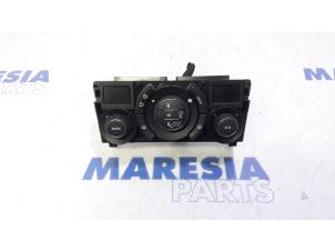 Używane Panel sterowania nagrzewnicy Peugeot 5008 I (0A/0E) 1.6 HDiF 16V Cena € 100,00 Procedura marży oferowane przez Maresia Parts