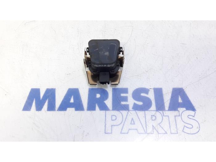 Begagnade Regnsensor Peugeot 2008 (CU) 1.2 12V e-THP PureTech 110 Pris € 20,00 Marginaltabell erbjuds av Maresia Parts