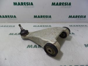 Usagé Bras de suspension haut avant gauche Alfa Romeo 166 2.5 V6 24V Prix € 25,00 Règlement à la marge proposé par Maresia Parts
