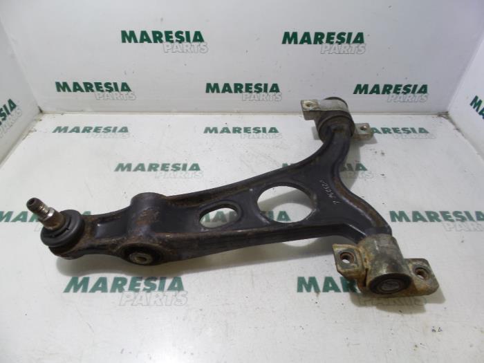 Front lower wishbone, left from a Alfa Romeo 147 (937) 2.0 Twin Spark 16V 2002