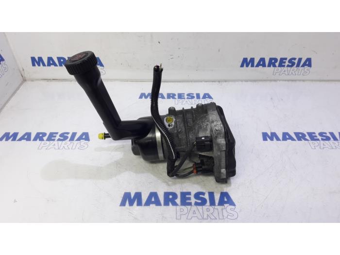 Usagé Pompe de direction Citroen C4 Grand Picasso (UA) 2.0 HDiF 16V 135 Prix € 157,50 Règlement à la marge proposé par Maresia Parts