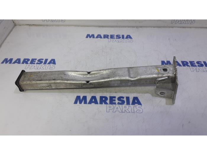 Subframe from a Peugeot 5008 I (0A/0E) 1.6 HDiF 16V 2012