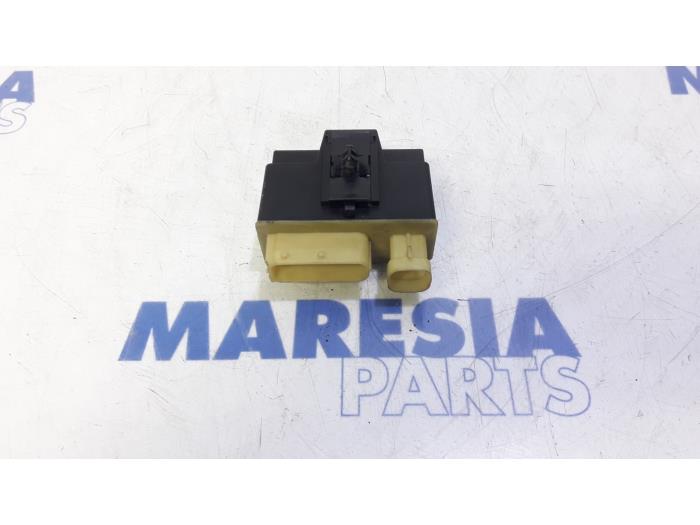 Begagnade Relä Peugeot 5008 I (0A/0E) 1.6 HDiF 16V Pris € 35,00 Marginaltabell erbjuds av Maresia Parts