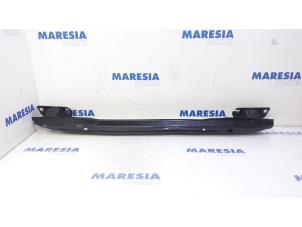 Usagé Cadre pare-chocs arrière Peugeot 207 CC (WB) 1.6 16V Prix € 19,90 Règlement à la marge proposé par Maresia Parts