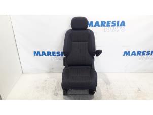 Używane Fotel prawy Peugeot Partner Tepee (7A/B/C/D/E/F/G/J/P/S) 1.6 HDI 75 16V Cena € 190,58 Z VAT oferowane przez Maresia Parts