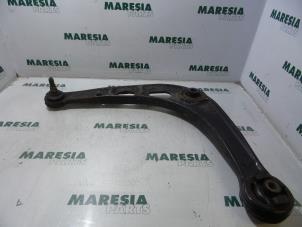 Used Front lower wishbone, left Renault Espace (JE) 2.0 16V Price € 30,00 Margin scheme offered by Maresia Parts