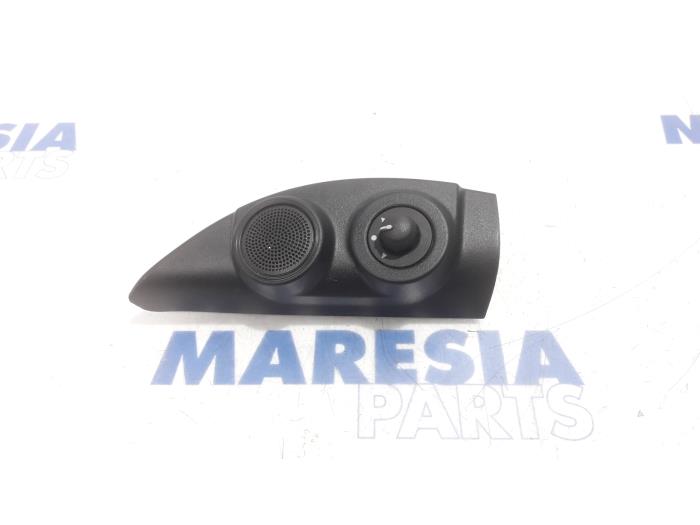 Usados Interruptor de retrovisor Opel Combo 1.3 CDTI 16V ecoFlex Precio € 30,25 IVA incluido ofrecido por Maresia Parts