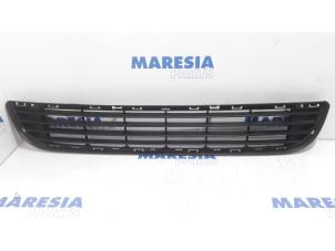 Used Front bumper, central component Peugeot Partner Tepee (7A/B/C/D/E/F/G/J/P/S) 1.6 HDI 75 16V Price € 60,50 Inclusive VAT offered by Maresia Parts