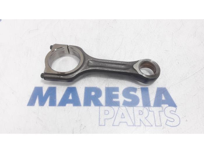 Używane Korbowód Peugeot 508 (8D) 1.6 HDiF 16V Cena € 25,00 Procedura marży oferowane przez Maresia Parts