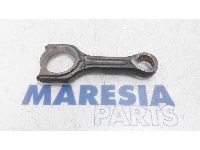 Używane Korbowód Peugeot 508 (8D) 1.6 HDiF 16V Cena € 25,00 Procedura marży oferowane przez Maresia Parts