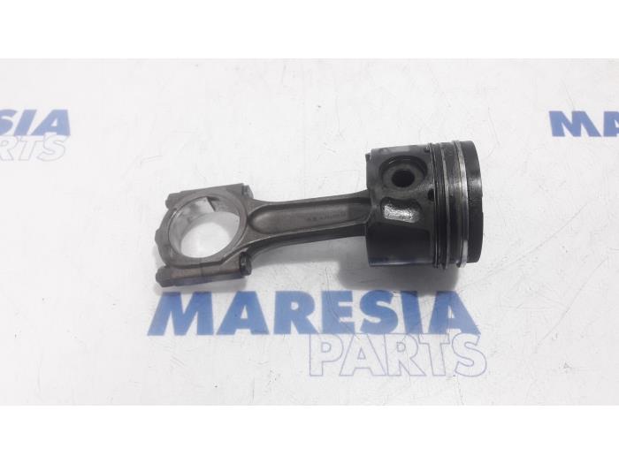 Gebrauchte Kolben Fiat Scudo (270) 2.0 D Multijet Preis € 50,00 Margenregelung angeboten von Maresia Parts