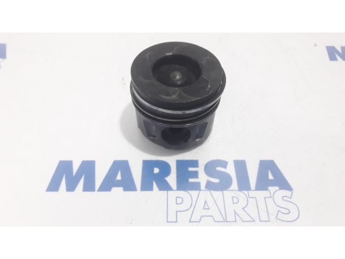 Gebrauchte Kolben Fiat Scudo (270) 2.0 D Multijet Preis € 50,00 Margenregelung angeboten von Maresia Parts