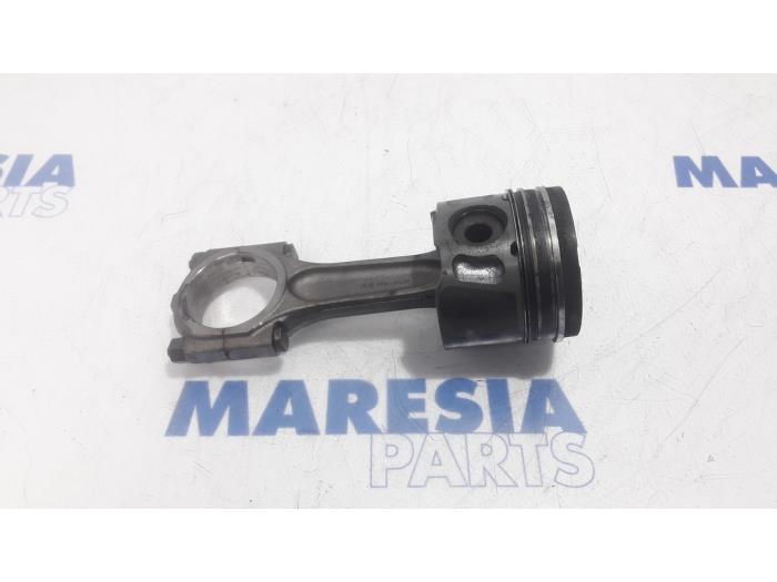 Gebrauchte Kolben Fiat Scudo (270) 2.0 D Multijet Preis € 50,00 Margenregelung angeboten von Maresia Parts