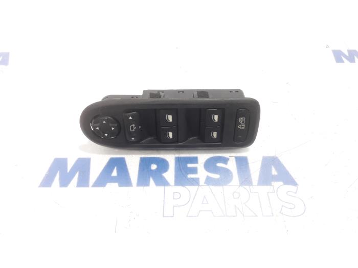 Usados Interruptor combinado de ventanillas Citroen C5 III Berline (RD) 1.6 HDiF 16V Precio € 50,00 Norma de margen ofrecido por Maresia Parts
