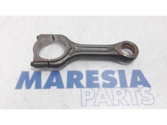 Używane Korbowód Peugeot 508 (8D) 1.6 HDiF 16V Cena € 25,00 Procedura marży oferowane przez Maresia Parts