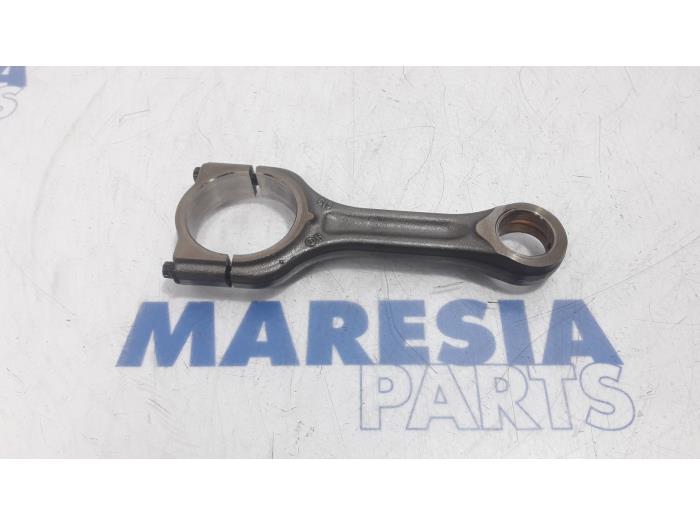 Używane Korbowód Peugeot 508 (8D) 1.6 HDiF 16V Cena € 25,00 Procedura marży oferowane przez Maresia Parts