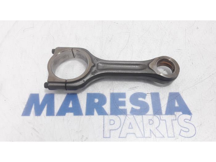 Używane Korbowód Peugeot 508 (8D) 1.6 HDiF 16V Cena € 25,00 Procedura marży oferowane przez Maresia Parts