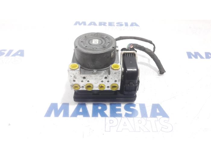 Usagé Bloc ABS Peugeot 208 I (CA/CC/CK/CL) 1.2 Vti 12V PureTech 82 Prix € 69,99 Règlement à la marge proposé par Maresia Parts