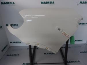 Used Front wing, left Renault Master III (FD/HD) 2.5 dCi 16V Price € 60,50 Inclusive VAT offered by Maresia Parts