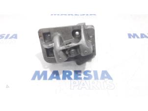 Używane Wspornik silnika Fiat Tipo (356S) 1.4 16V Cena € 25,00 Procedura marży oferowane przez Maresia Parts